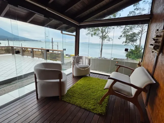 Casa a venda na Praia de Fora - Frente Mar! - PLC