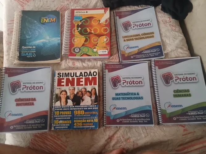 Vendo 7 Livros ENEM 2009 - 2026 em Perfeito Estado