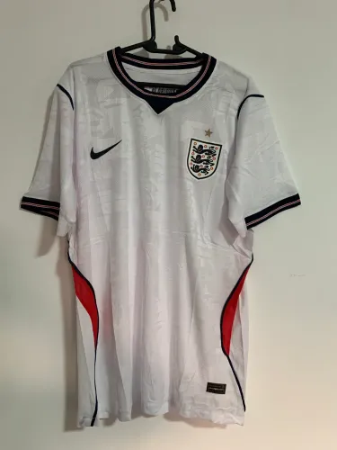 Camisa Inglaterra modelo jogador com manchas