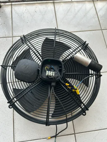 motor ventilador axial exaustor da marca EOS, modelo EOS 4M-450EC.