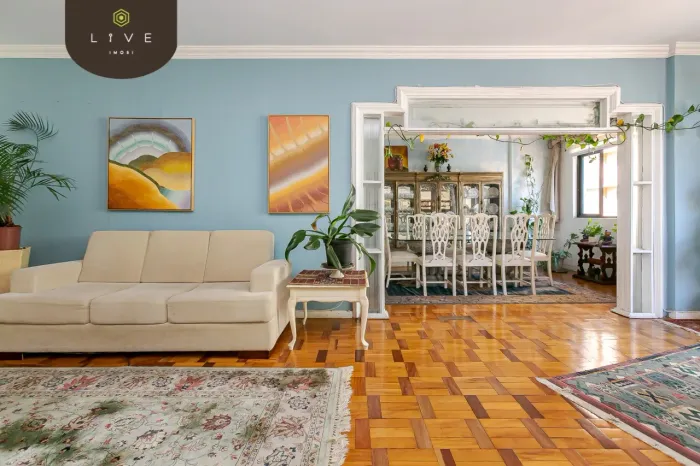Apartamento para locação com 2 quartos e vaga de garagem no Centro de Curitiba.