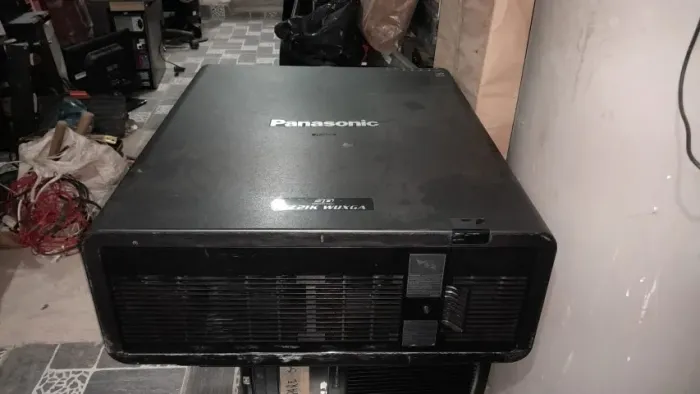 Projetor Panasonic PT-DZ21K WUXGA 3D Profissional (leia anuncio)