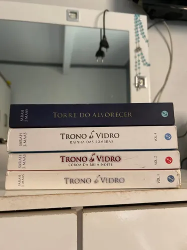 4 livros de Trono de Vidro