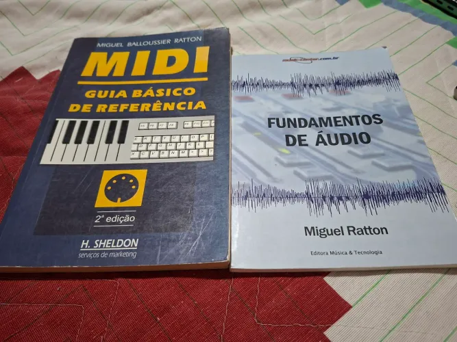 2 Livros de áudio: "Fundamentos de Áudio" e "MIDI: Guia Básico de Referência"