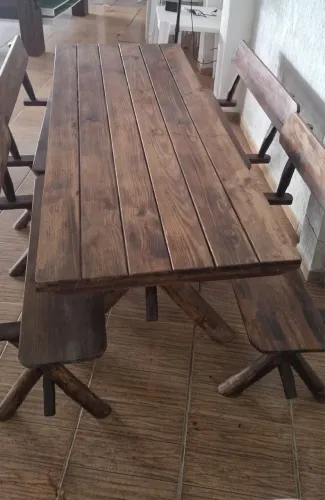 Mesa com 4 Bancos