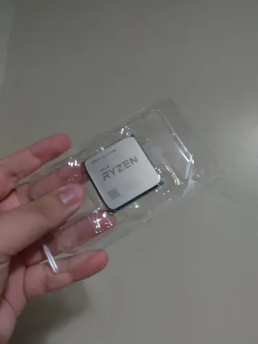 Processador Ryzen 5 3400g usado.