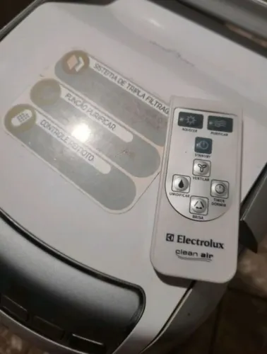 Climatizador ar Eletrolux semi novo controle remoto pouco uso c