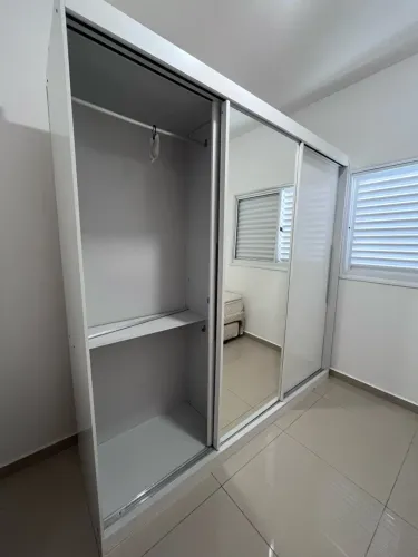 Armário com porta de correr