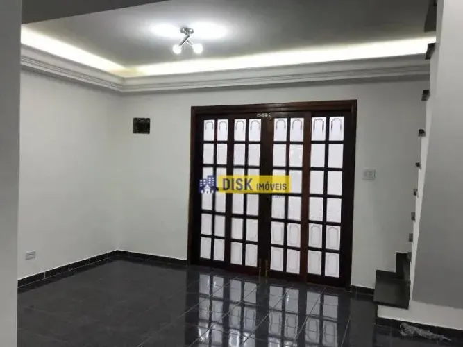 Sobrado com 3 dormitórios para alugar, 180 m² por R$ 3.643,17/mês - Jardim Independência -