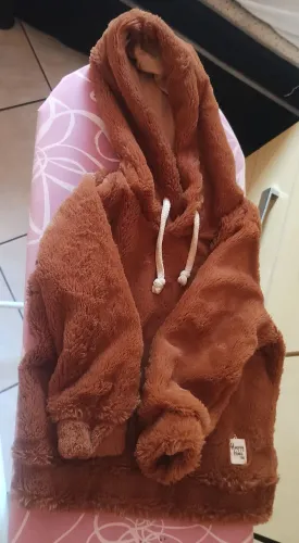 Blusa de frio infantil, Tamanho 2 mas modelo pequeno serve em média até 1 ano e meio
