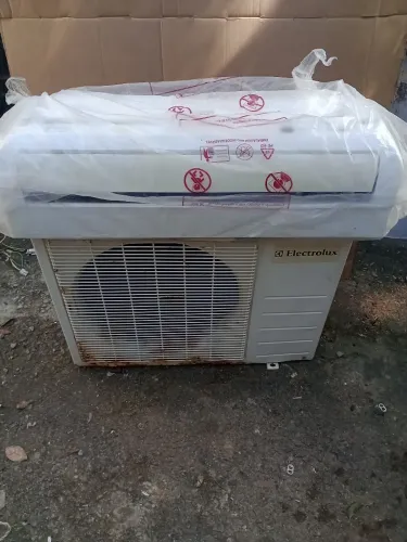 Vende Se Um Ar condicionado Split 9.000 BTUs Eletrolux 