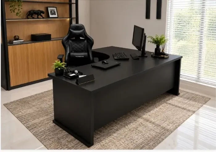 Mesa Executiva Delluxe Blackout. Alto Padrão. Em L : L200cm x P160cm x A74cm.