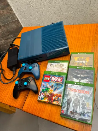 Xbox One Edição Limitada Forza - 1TB + 5 Jogos + Controles