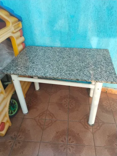 Mesa Com Tampa de Granito
