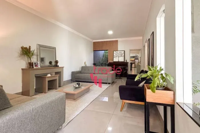 Casa em Condomínio para Venda e Locação de 03 Quartos sendo todos Suítes no Bairro Alto Bo