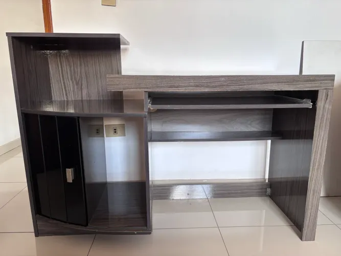 Mesa Escrivaninha com Nicho e Gaveta Retrátil Para Teclado