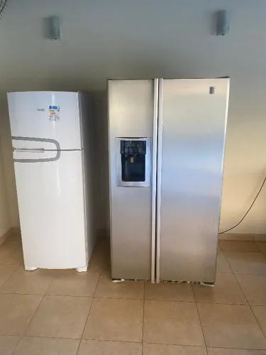 Geladeira GE side by side 734 litros usada