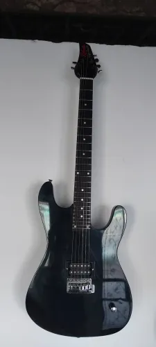 Guitarra customizada Memphis 
