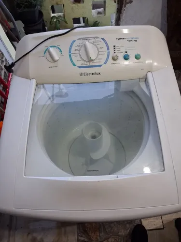 Maquina de lavar Eletrolux, totalmente revisada, com câmbio novo. Sem ferrugem, higienizad