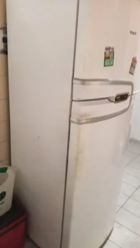 Vende-se uma geladeira perfeito estado marca Consul,no valor 700 reais