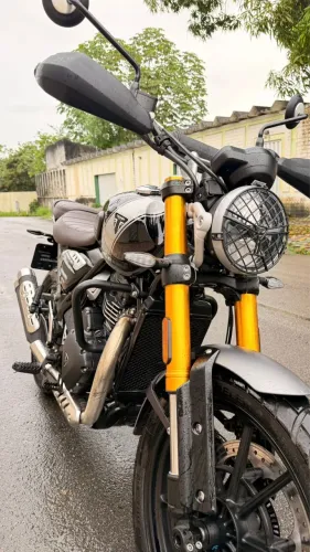 Moto Triumph Scrambler 400X