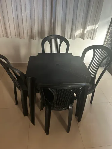 Mesa Plástica com 4 Cadeiras
