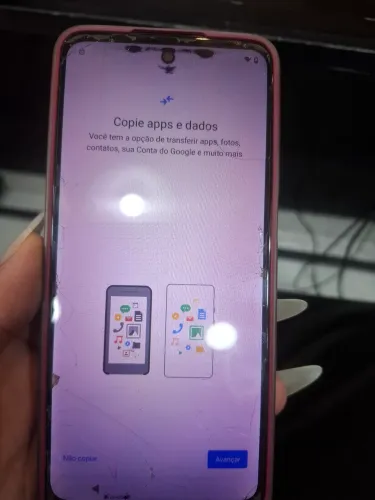 Celular moto g22 usado com algumas manchas na tela, mas funcionando perfeitamente