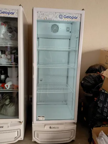Refrigerador vertical Gelopar GPTU 40
