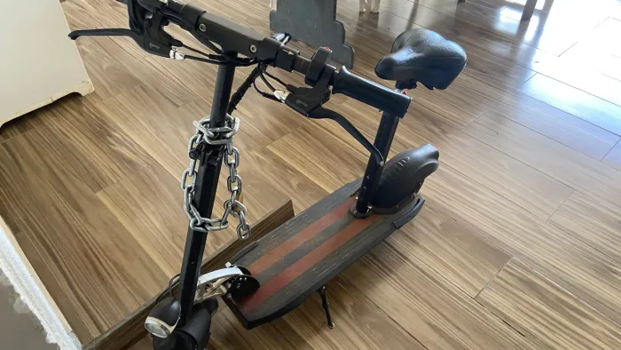 Patinete com assento 
