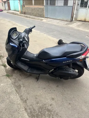 Vendo para retirada de peças, moto no meu nome