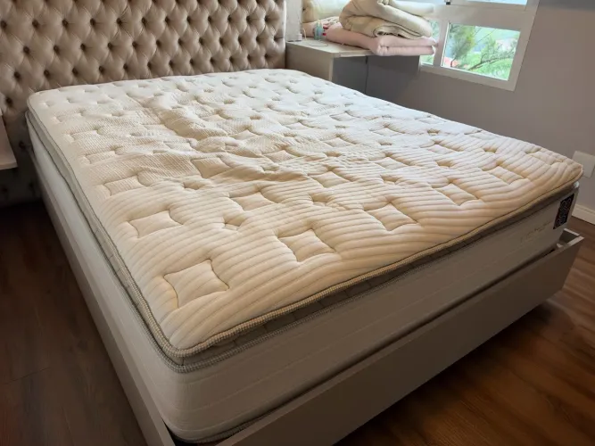 Colchão de casal com molas e pillow top