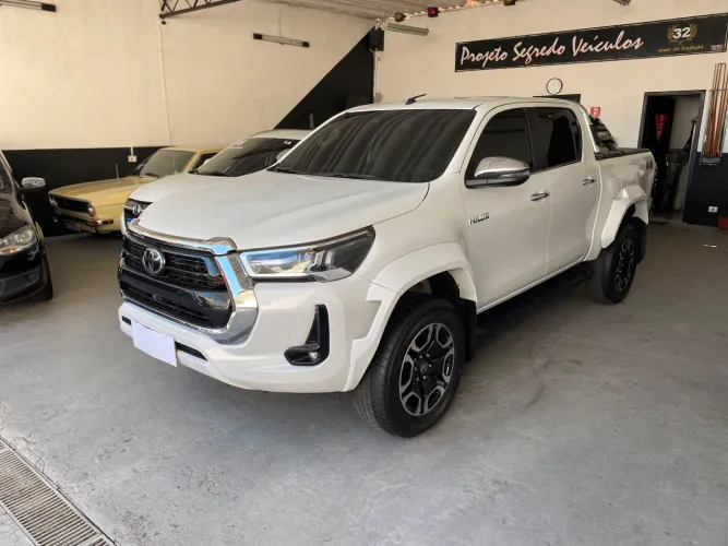 Toyota Hilux CD SRX Plus 4X4 2.8 TDI Die. Aut. 2024