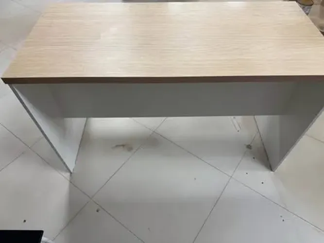 2 Mesas de escritório 