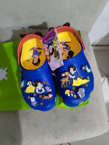 Crocs clássico linha Disney da princesa branca de neve original da loja crocs