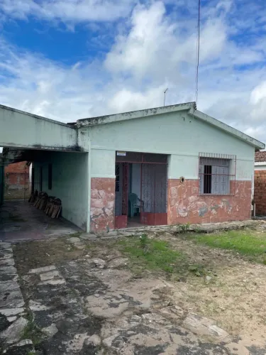 Vendo casa ampla em Areia Branca 