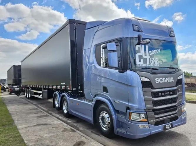 Scania R500 SUPER 6X2 Ano 24 Painel TFT Multimídia + Sider Facchini 0km 30 plt c/ pneus
