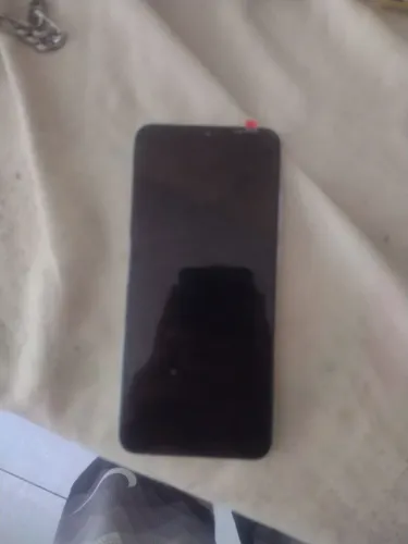 Vendo celular a04 branco ele tá bom tela original vem o carregador original tbm