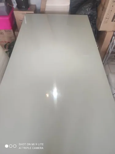 Mesa de jantar de vidro laqueado 6 lugares retangular 