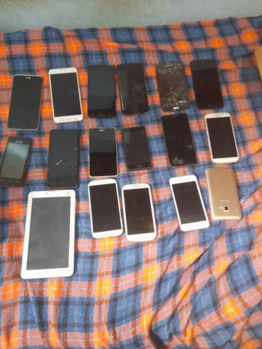 Lote de celulares para concerto alguns ligando