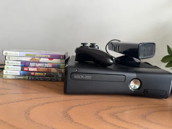 Xbox 360 Slim 4GB + Controle + Kinect + 6 Jogos