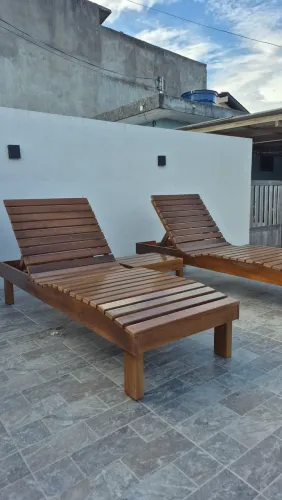 Espreguiçadeiras de madeira maciça 