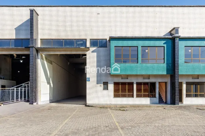 Depósito para Locação com 750m² | Amplo Espaço, 2 Banheiros e 5 Vagas de Estacionamento