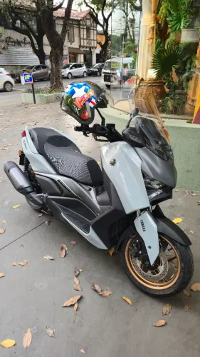 Xmax 300 Connect