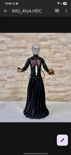 Hellraiser : boneco e livros 