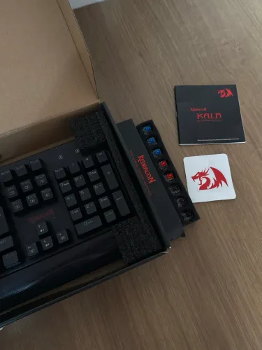 TECLADO MECANICO REDRAGON KALA, RGB, SWITCH AZUL, K557RGB-PT-BLUE