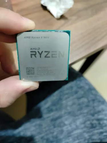 Ryzen 5 1600 - Funcionando perfeitamente.