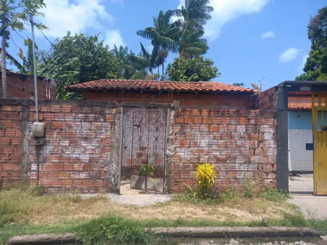 Vendo terreno com uma casa em construção