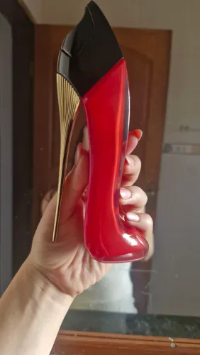 Perfume good girl very Carolina herrera