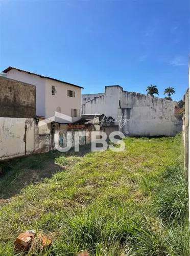 Terreno com 417,47m² à venda no Centro