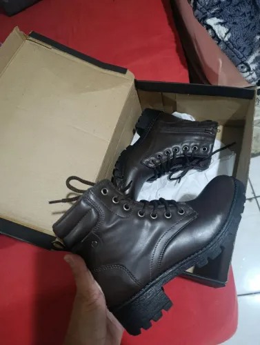 Vendo bota nova